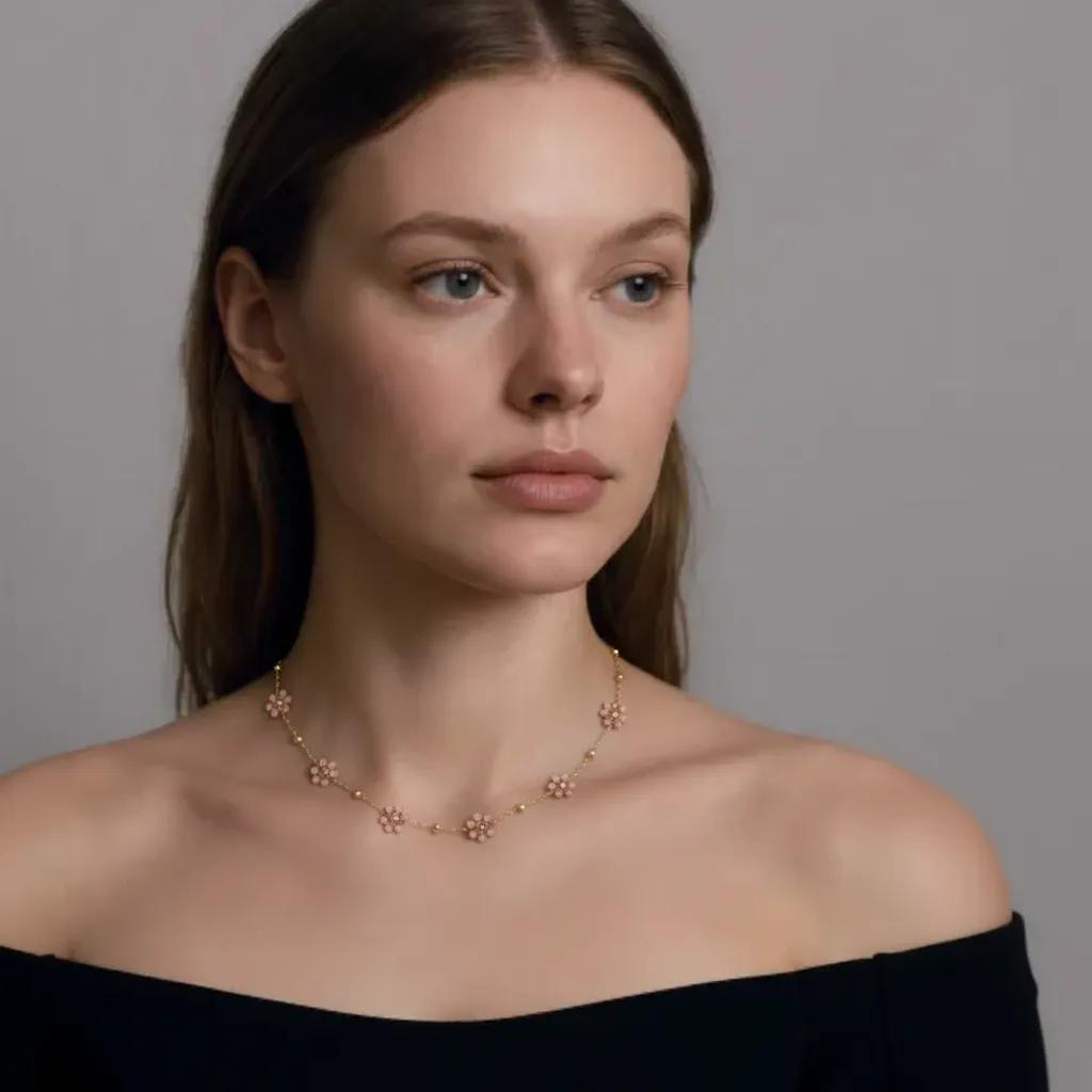 Collar ultraligero de flores marrones