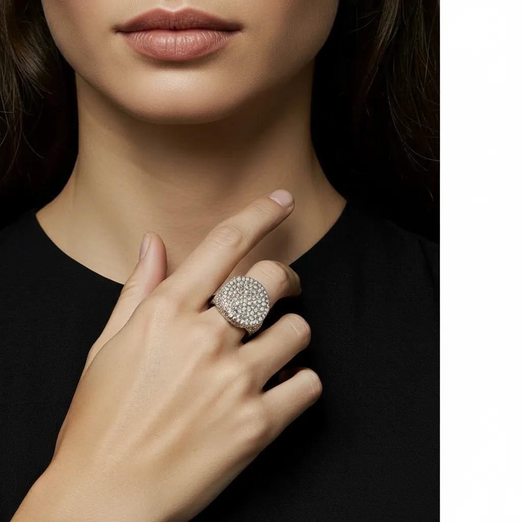 Anillo Plateado con Microgema Dorada