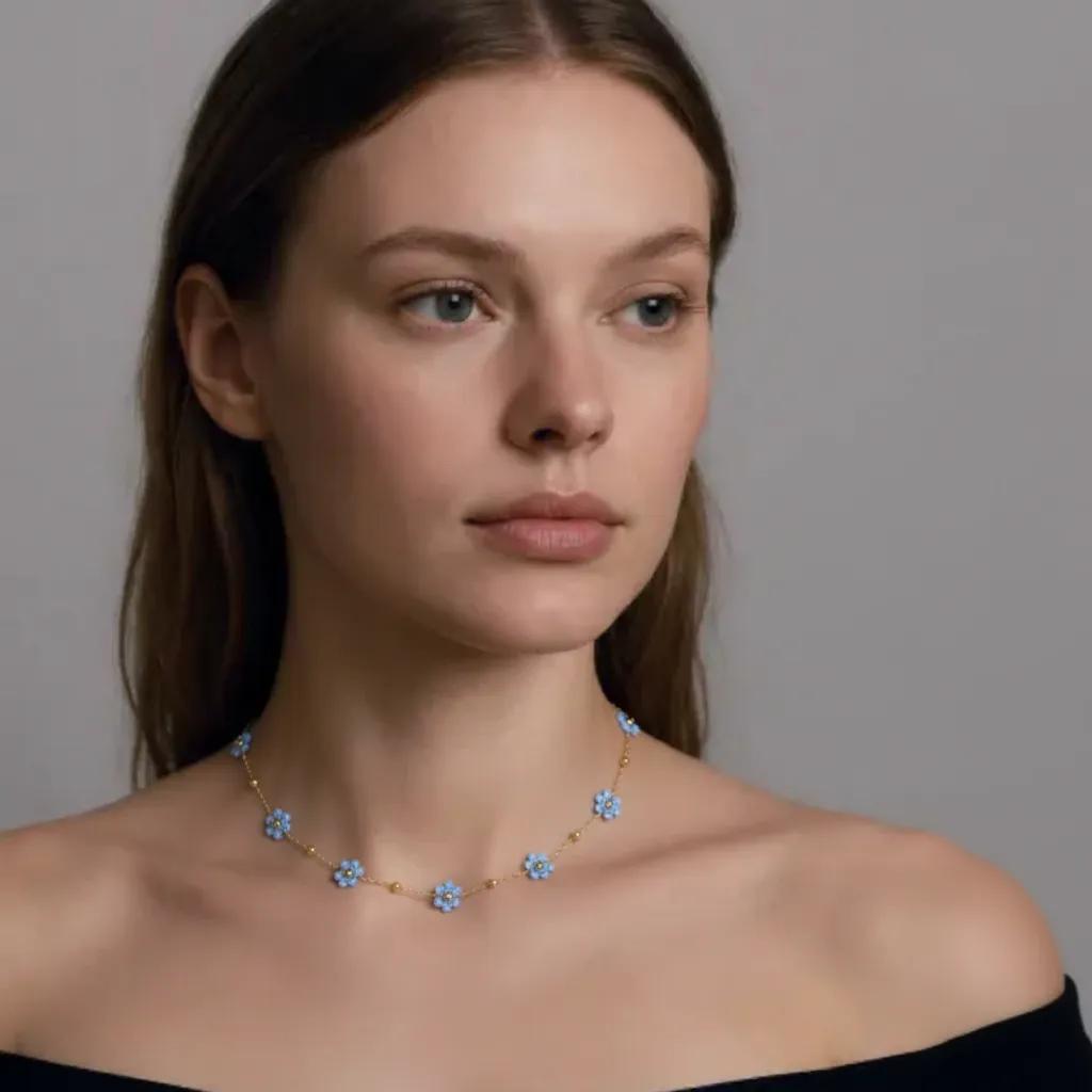 Collar de flores azules ultraligero