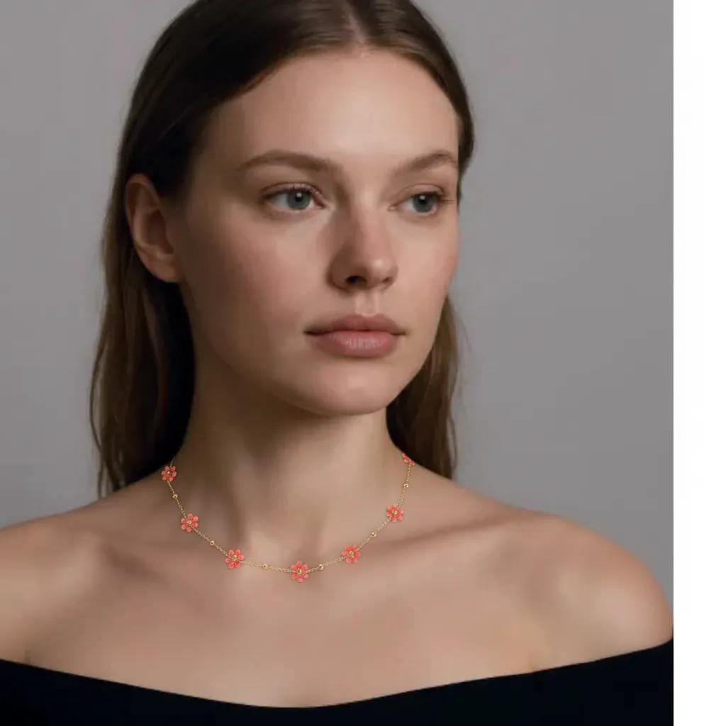 Collar ultraligero de flores rojas