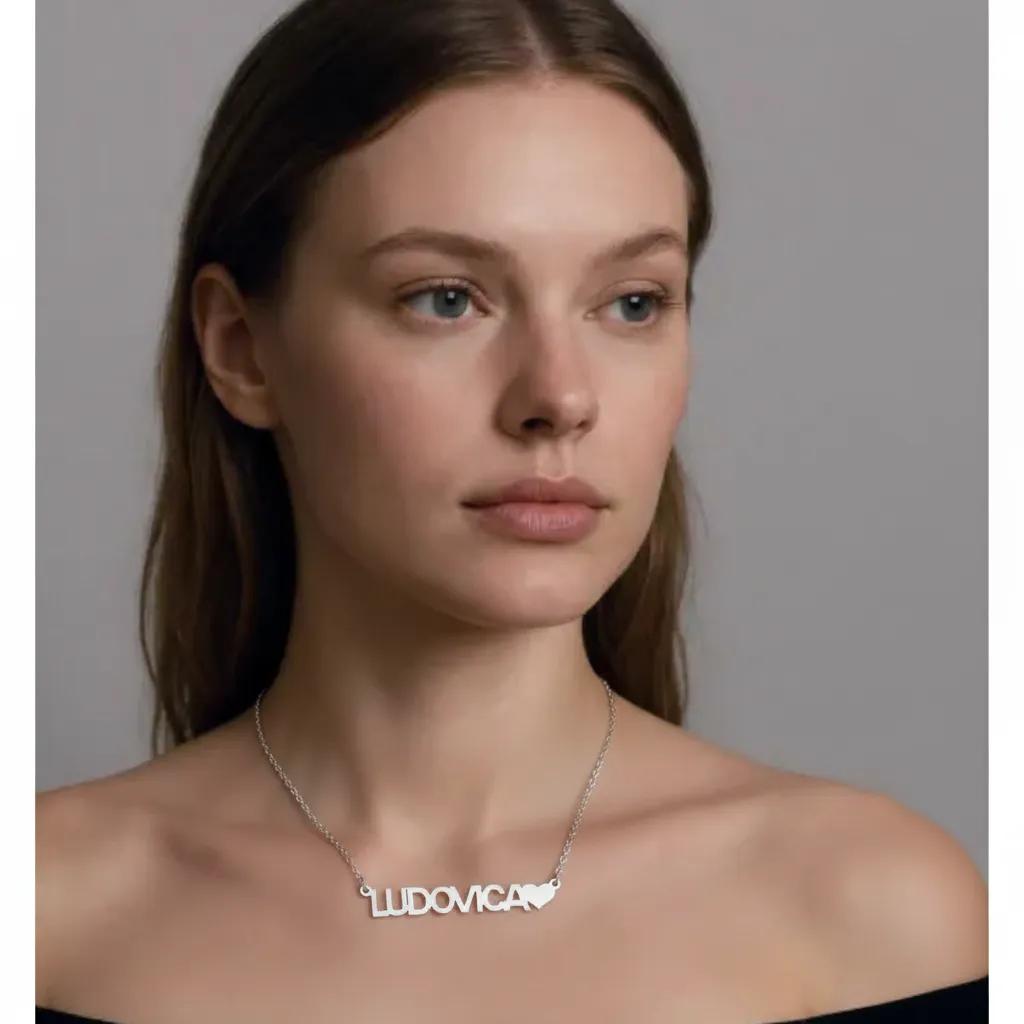 Collar con nombre de corazón 2